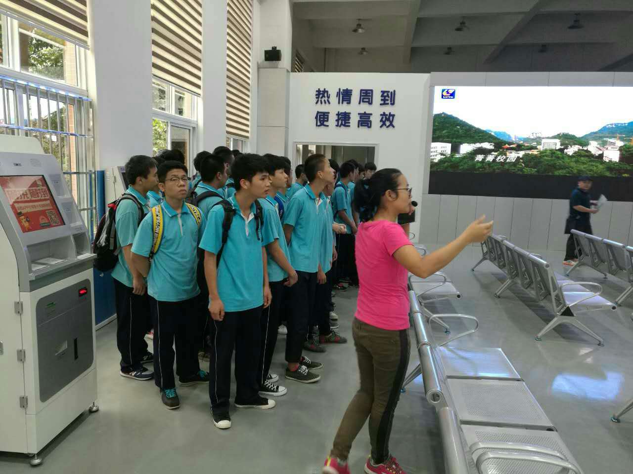 【校园开放周】柳州市第一职业技术学校师生参观我校官塘校区